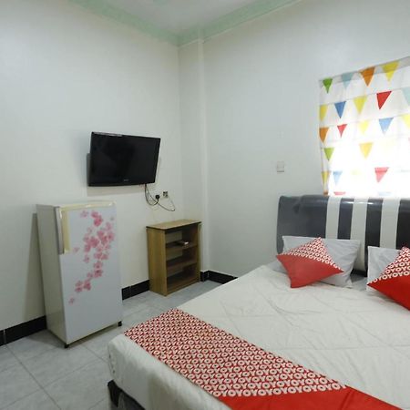 Отель Oyo 92702 Minang Jaya Нагоя Экстерьер фото