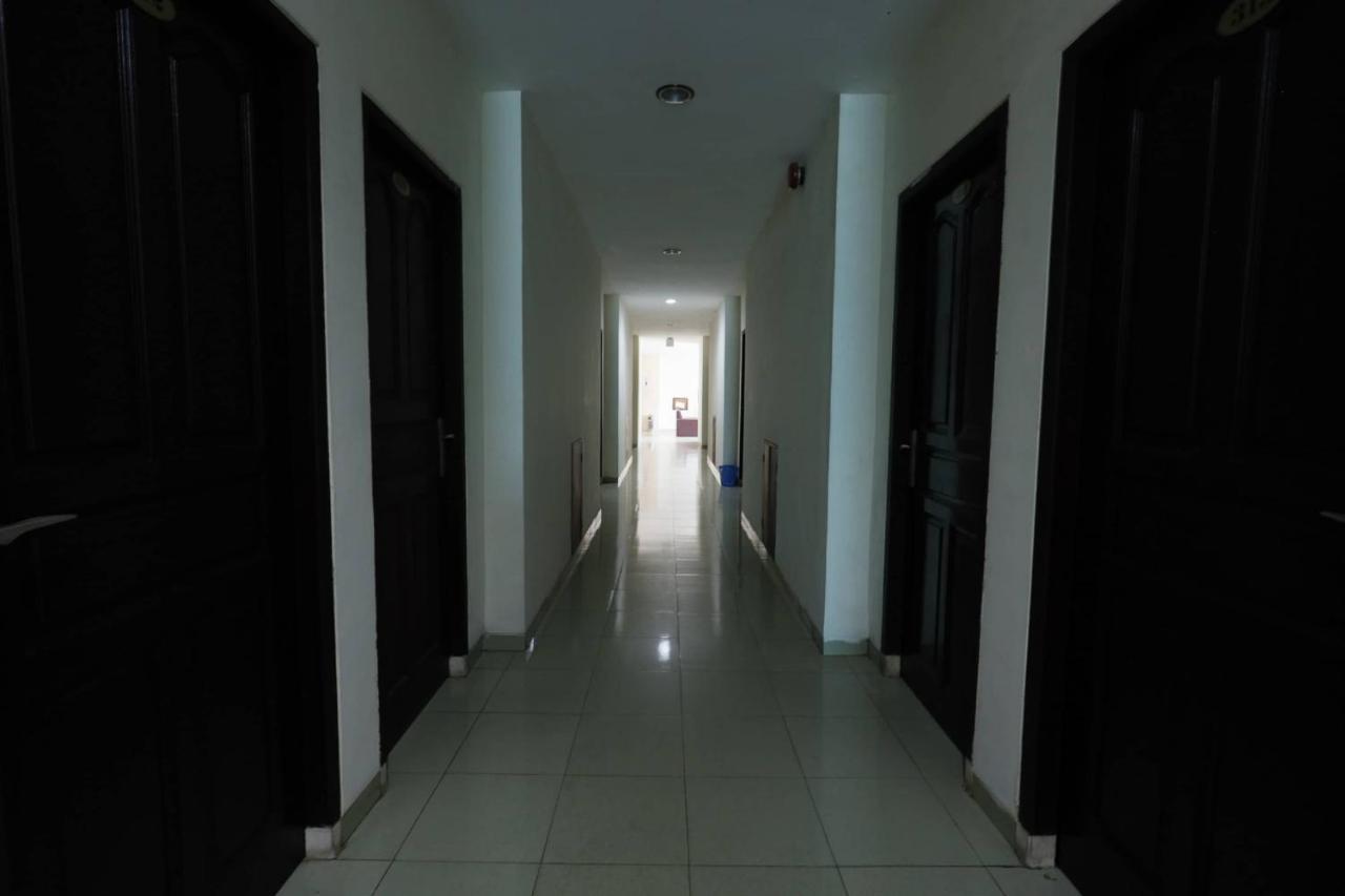 Отель Oyo 92702 Minang Jaya Нагоя Экстерьер фото